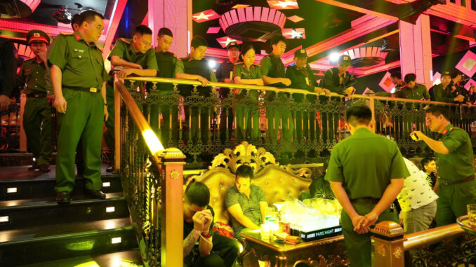 canh-sat-dot-kich-quan-bar-paris-night-club-o-phan-thiet-53257